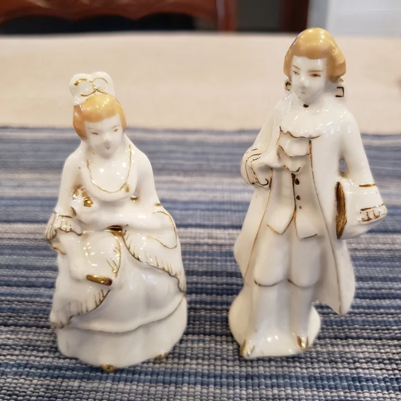 George and Martha Washington Salt/Pepper Shakers - Picture 8 of 11
